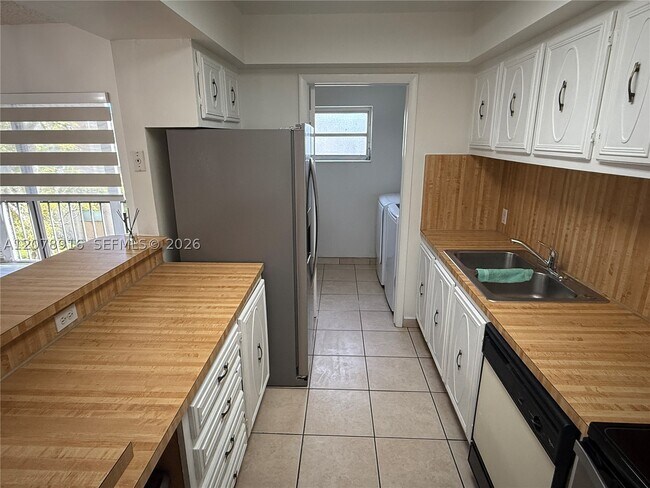 Building Photo - 8401 SW 107th Ave