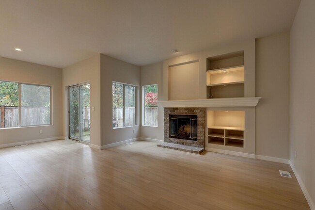 Building Photo - Beautiful 3bd, 2.5ba Home in Klahanie Available!