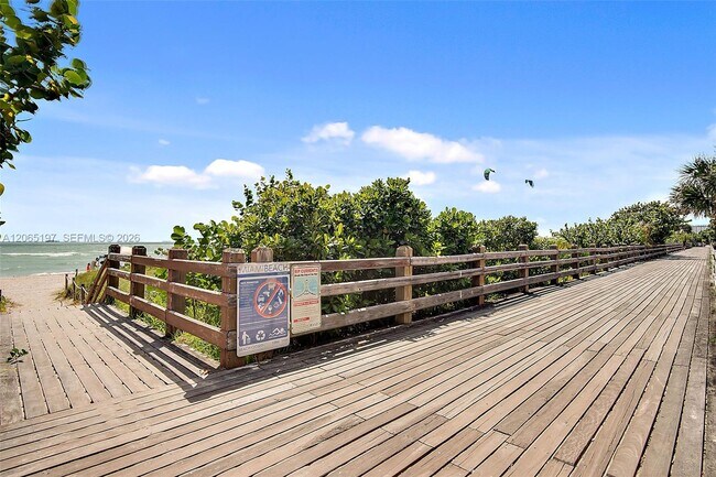 Building Photo - 2625 Collins Ave