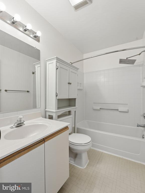 Building Photo - 5854 Orchard Hill Ct