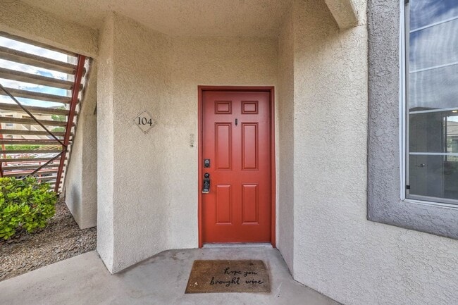 Building Photo - First-Floor 3BR/2BA Gated Condo with Resor...