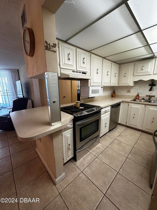 Building Photo - 1415 Ocean Shore Blvd