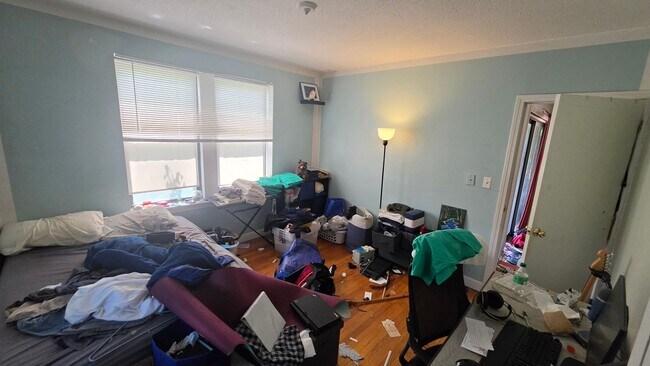 Building Photo - No Broker Fee | Brighton 2 Bed Condo | Heat, Hot Water & Water Included