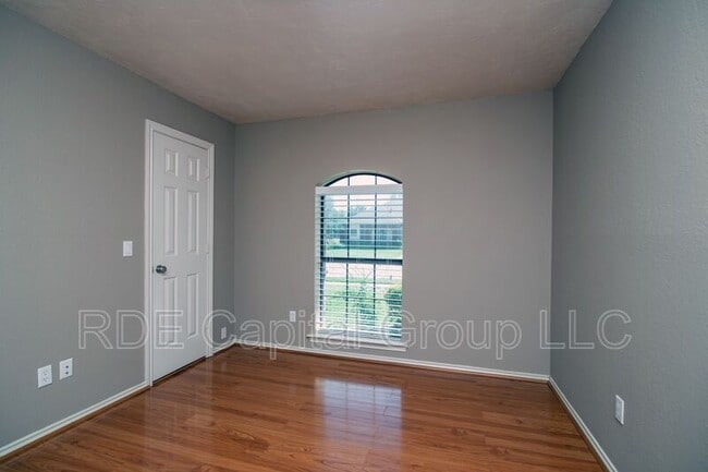 Building Photo - 618 Stone Canyon Dr