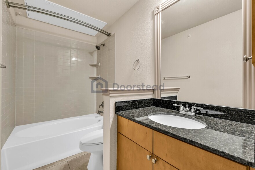 Building Photo - 1207 Beaconsfield Ln