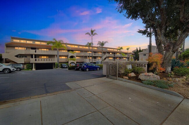 Building Photo - Stunning 1B/1.5BA Condo in Carlsbad w/ Golf Course Views!