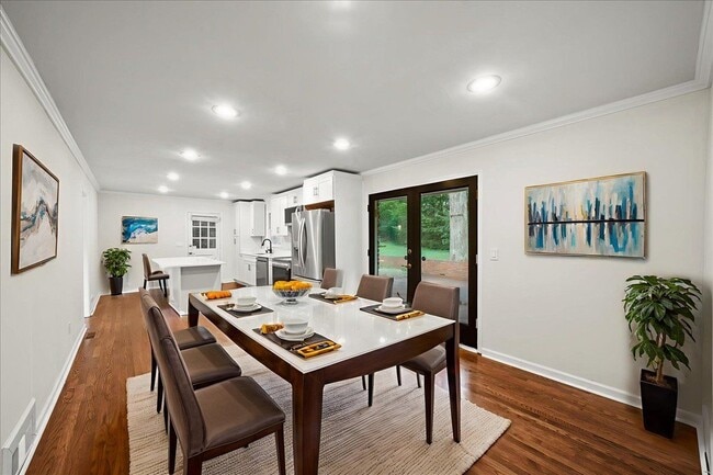 Building Photo - 2038 S Akin Dr