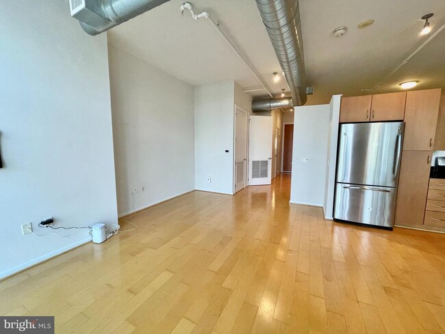 Building Photo - 811 4th St NW