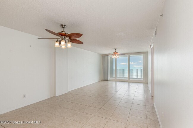 Building Photo - 1575 N Hwy A1A