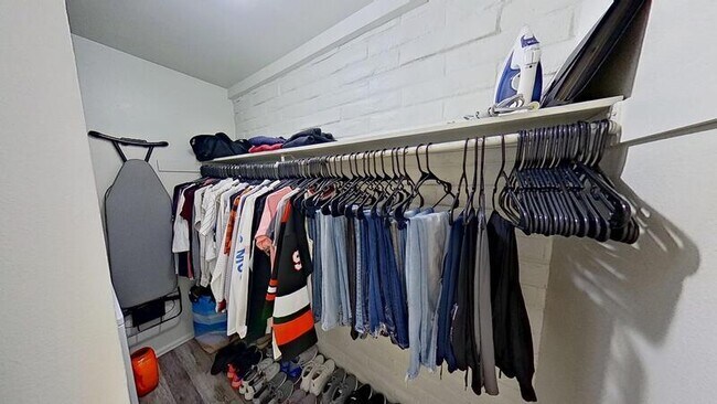 Building Photo - 6800 E Tennessee Ave