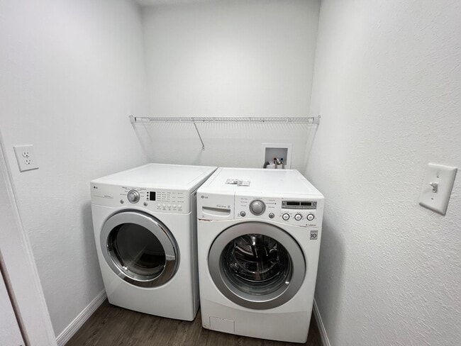 Building Photo - AWESOME 3 BD/2BA Home in Ocklawaha!! Available now!!