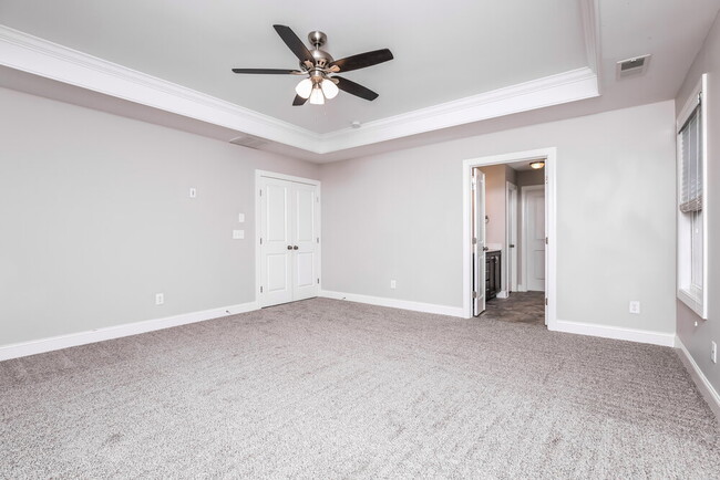 Building Photo - 190 Grey Hawk Dr