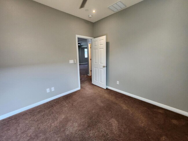 Building Photo - Beautiful Single Story 3 Bedroom close to Cadence