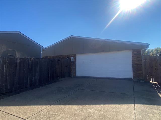 Building Photo - 5060 Walker Dr