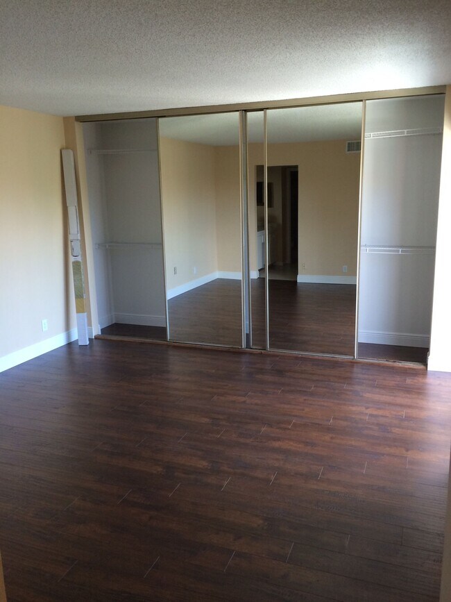 Building Photo - 2160 White Pine Cir