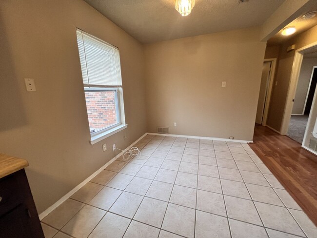 Building Photo - Great 3 bedroom in Killeen with washer and dryer connections and brand new carpet.