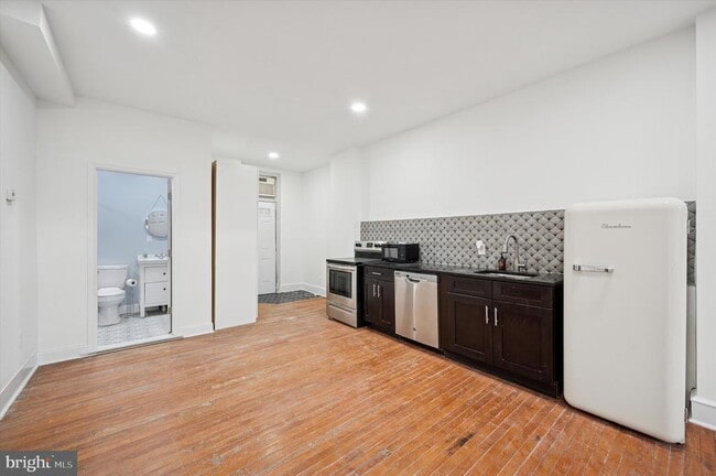 Primary Photo - 4645 Umbria St