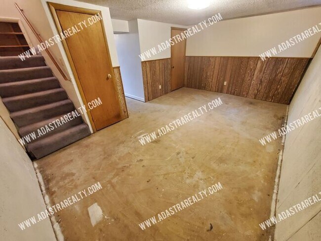 Building Photo - Affordable Olathe Townhome-Showing NOW!!