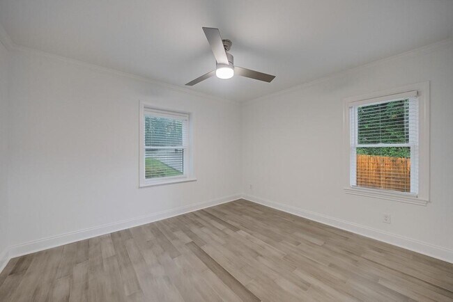 Building Photo - 593 Lynnhaven Dr SW