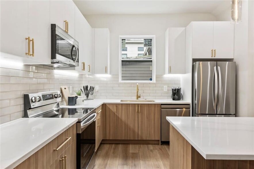 Building Photo - 582 Hope St SW