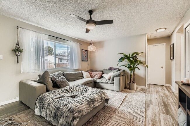 Building Photo - 12960 Hazel Dr