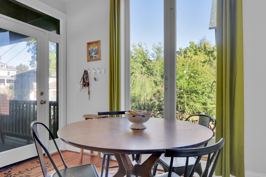 Building Photo - 1027 Eleanor St