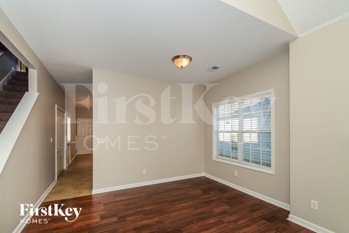 Building Photo - 158 Village Dr