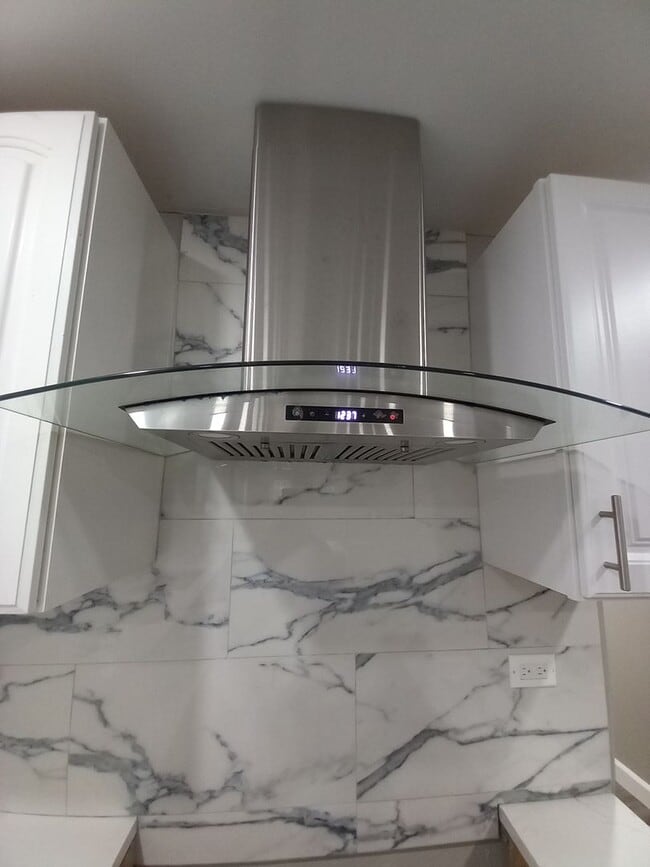 Building Photo - Beautifully Updated 2-Bedroom Home in East Chicago