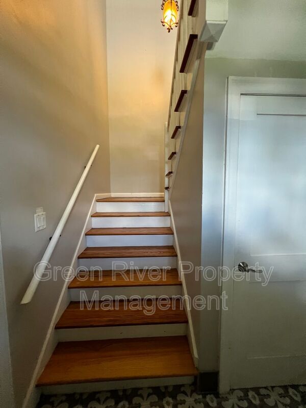 Building Photo - 1789 River Rd