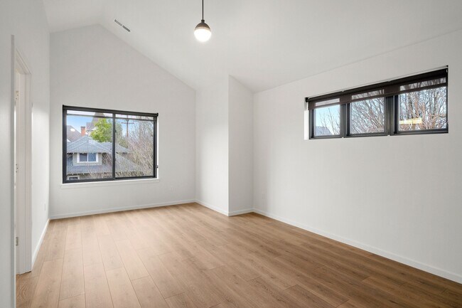 Building Photo - 186 NE Stanton St