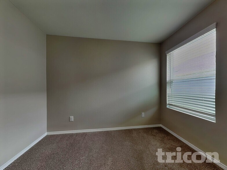 Building Photo - 424 Mallow Dr