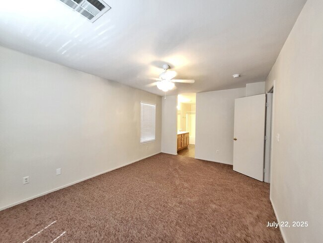 Building Photo - 2646 Cottonwillow St