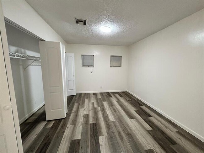 Building Photo - 4850 SW 63rd Terrace