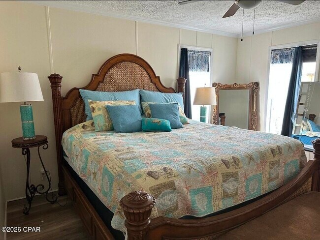 Building Photo - 2115 Bent Oak Ct