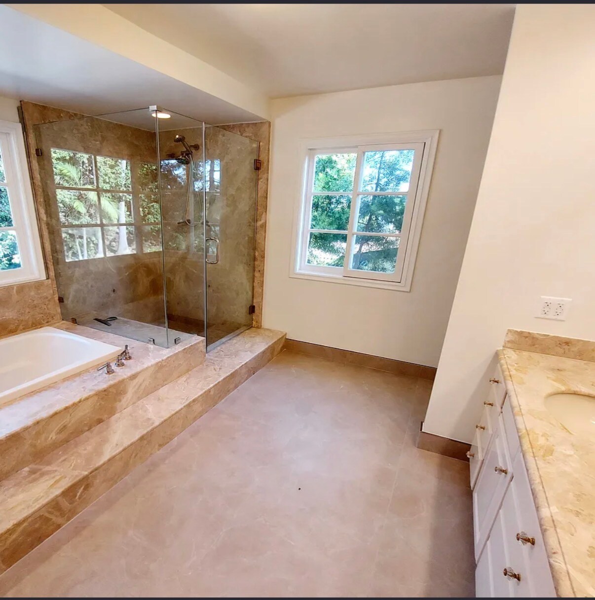 Building Photo - 16545 Park Lane Cir