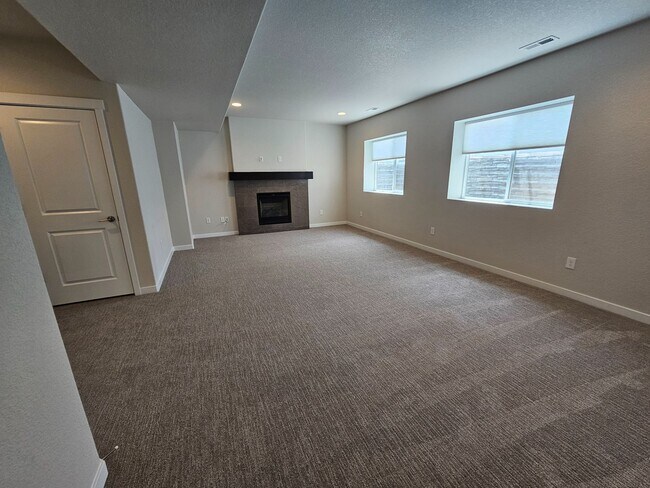 Building Photo - 1853 Clayhouse Dr
