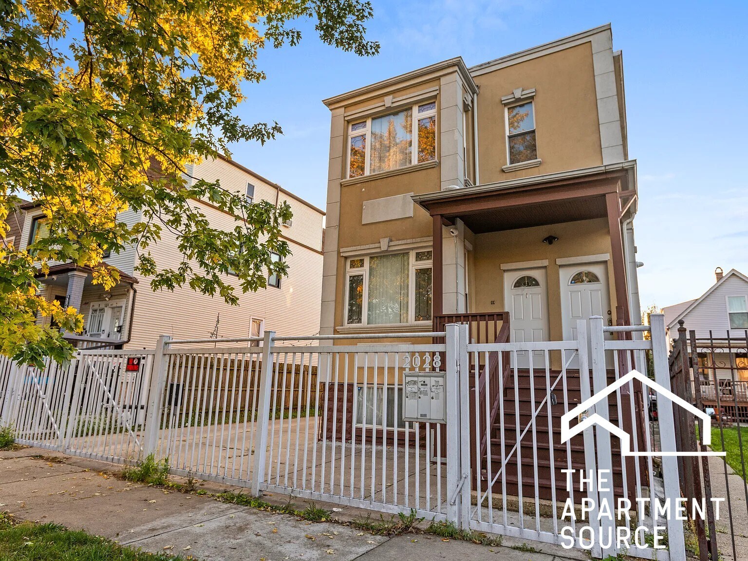 Building Photo - 2028 N Hamlin Ave