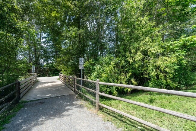Building Photo - Houghton Court Apartments