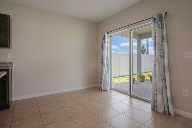 Building Photo - 3 Bedroom 2 Bathroom Single-Family Home No...