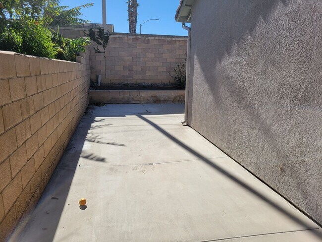 Building Photo - Lovely 4 Bedroom 2.5 Bathroom In Eastvale - Call Today