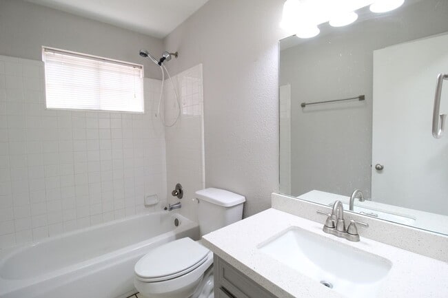 Building Photo - 2210 E 29th St