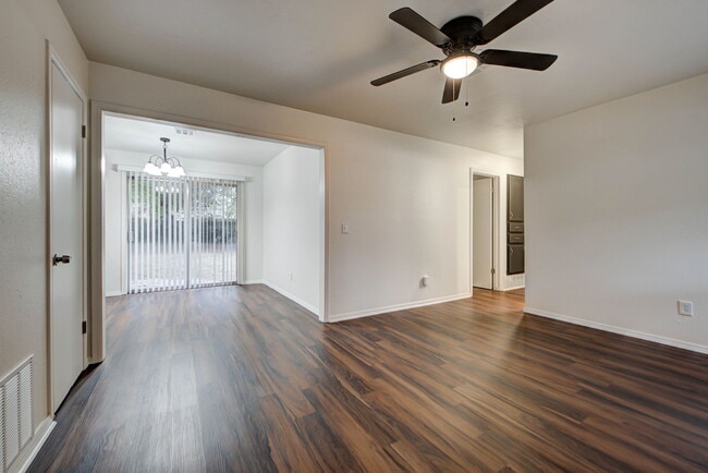 Building Photo - 1333 E Brooks St