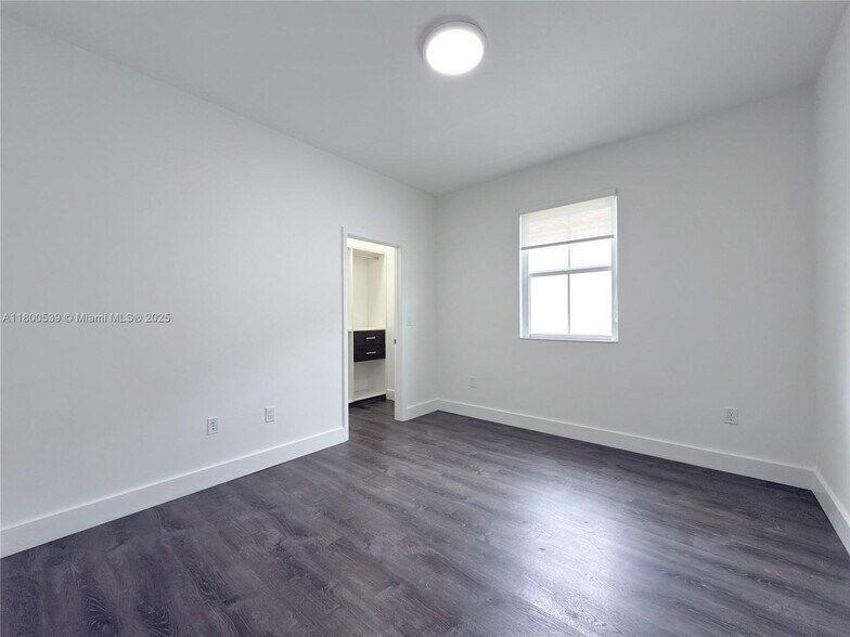 Building Photo - 10423 NW 70th Ln