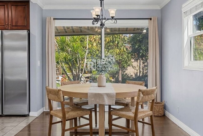 Building Photo - 1425 W Woodcrest Ave