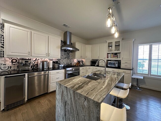 Building Photo - 600 Huntersridge Ct