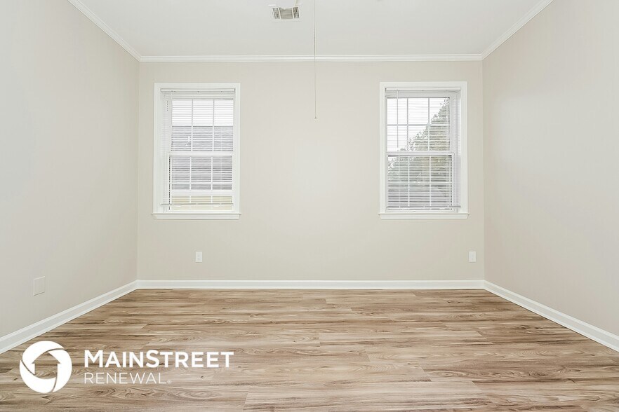 Building Photo - 107 Denham Square