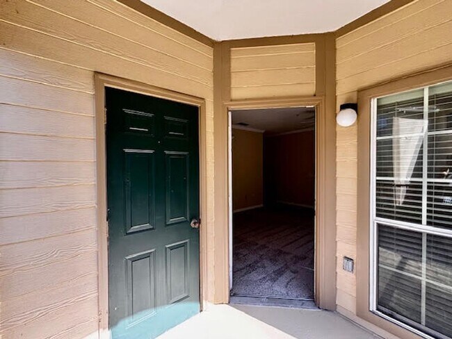 Building Photo - Awesome 3/2 Condo w/ a garage Gate Parkway...