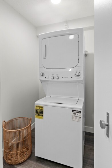 Building Photo - 300 East South Water Street