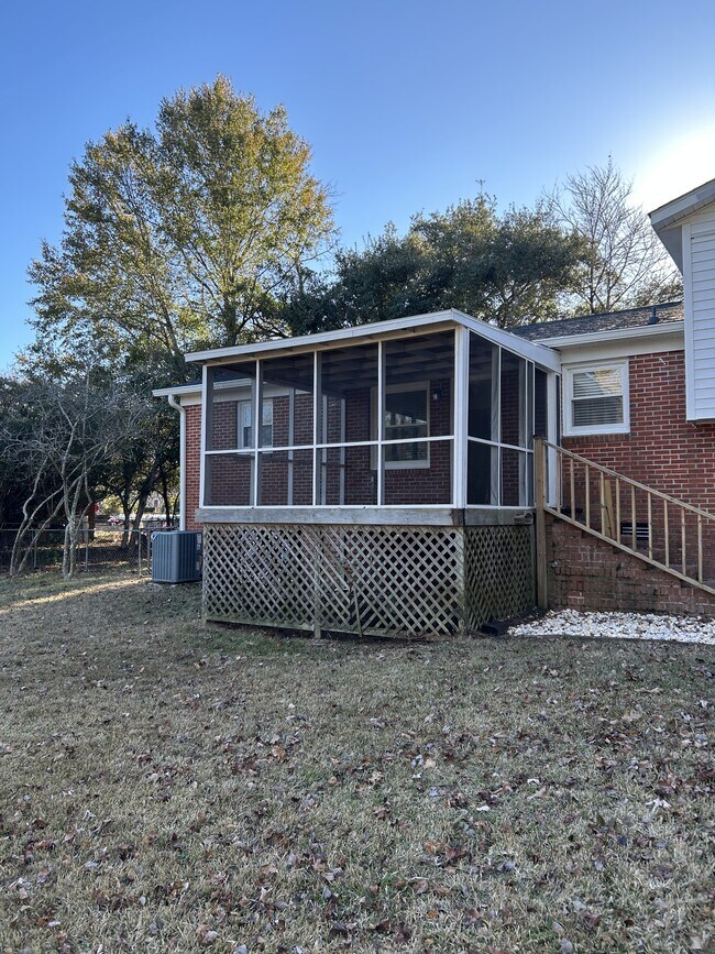 Building Photo - 702 62nd Ave N