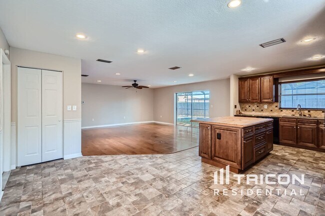 Building Photo - 2062 Southpointe Dr